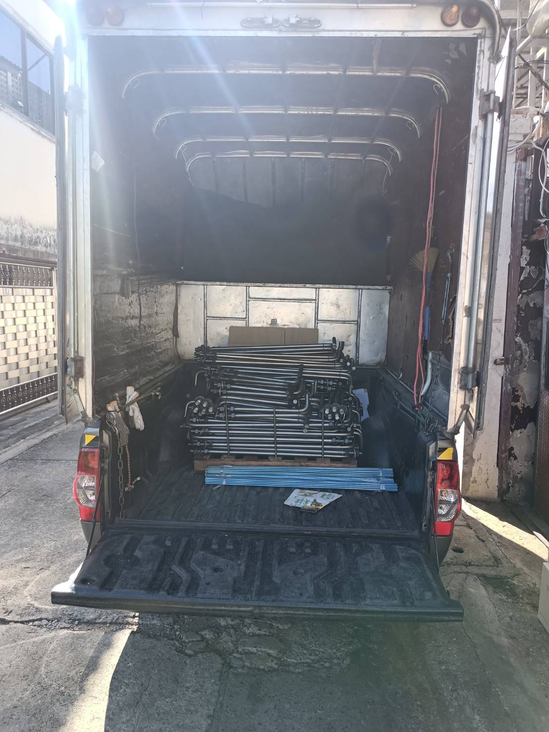 15 - https://ชวลิตขนส่งทั่วไป.com | ชวลิตบริการรถรับจ้างขนส่ง - ให้บริการรถรับจ้าง รถกระบะรับจ้าง รถกระบะรับจ้างขนของ ย้ายห้อง ย้ายบ้าน ย้ายออฟฟิศ ขนส่งสัตว์เลี้ยง ขนมอเตอร์ไซค์