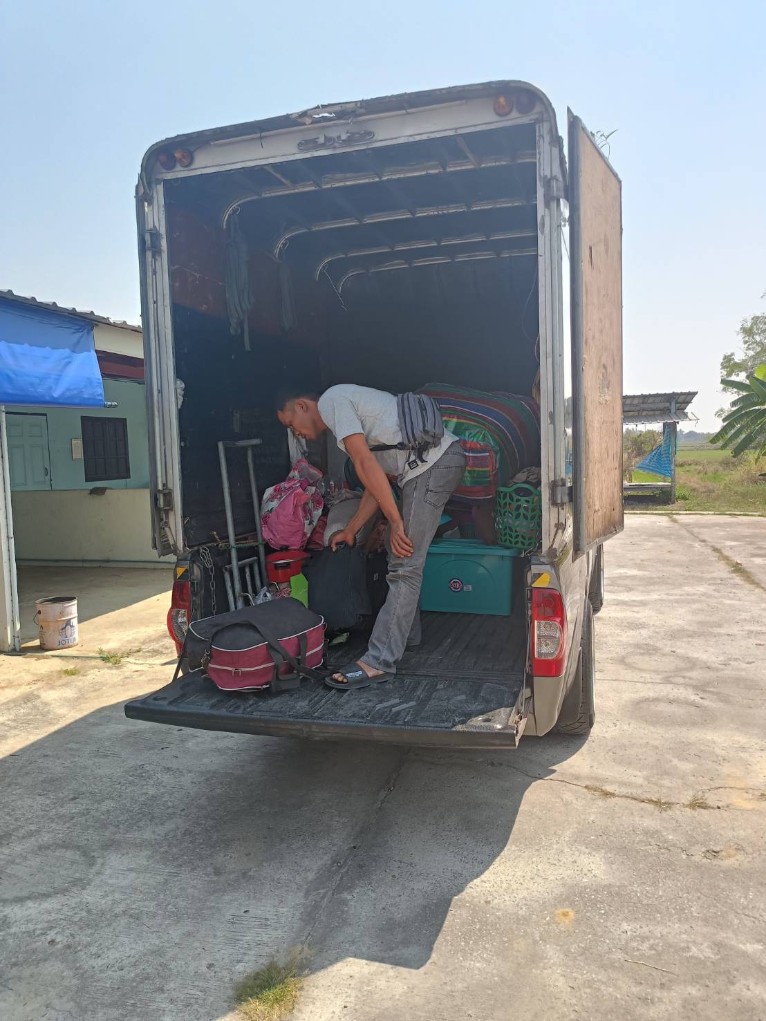 6 - https://ชวลิตขนส่งทั่วไป.com | ชวลิตบริการรถรับจ้างขนส่ง - ให้บริการรถรับจ้าง รถกระบะรับจ้าง รถกระบะรับจ้างขนของ ย้ายห้อง ย้ายบ้าน ย้ายออฟฟิศ ขนส่งสัตว์เลี้ยง ขนมอเตอร์ไซค์